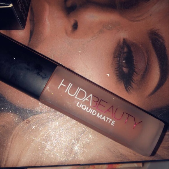 HUDA BEAUTY Other - Huda trendsetter mini lippy 💄